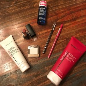 HOST PICK 💥 7pcs 🌟 Make-Up Marcelle Bundle